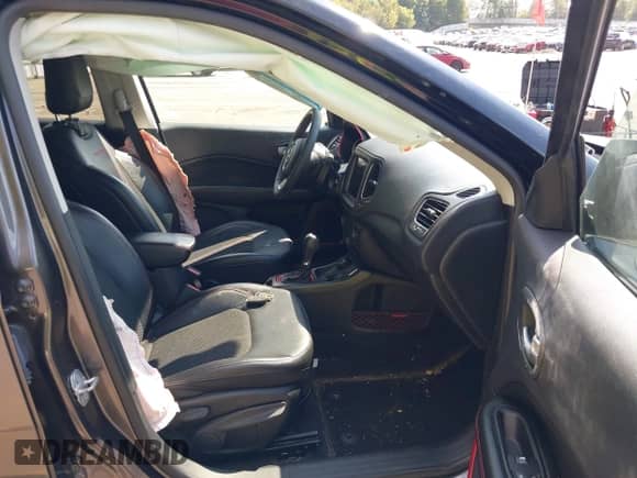 2021 Jeep Compass Trailhawk z VIN 3C4NJDDB5MT556478, wystawiony jako IAAI lot #43212199 z przebiegiem 81 134 mil mil oraz . Historia ofert i sprzedaży dostępna na DreamBid. Obrazek 5.