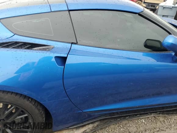 2014 Chevrolet Corvette 2LT z VIN 1G1YD2D76E5106059, wystawiony jako Copart lot #54941684 z przebiegiem 39 254 mil mil oraz Szkoda całkowita • Salvage title. Historia ofert i sprzedaży dostępna na DreamBid. Obrazek 10.