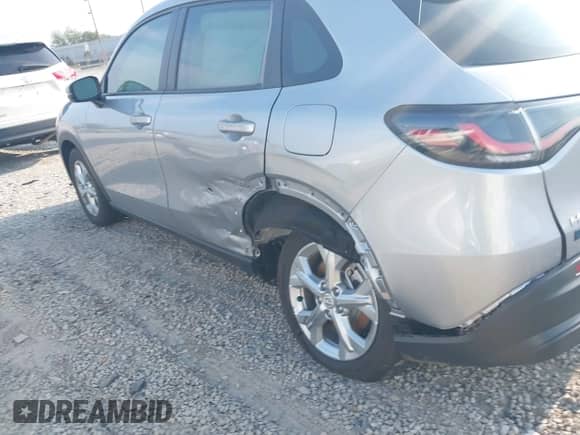 2025 Honda HR-V LX с VIN 3CZRZ1H34SM757365, выставлен на аукционе IAAI как лот 42985890 с пробегом 2 488 миль миль и . История ставок и продаж доступна на DreamBid. Изображение 6.