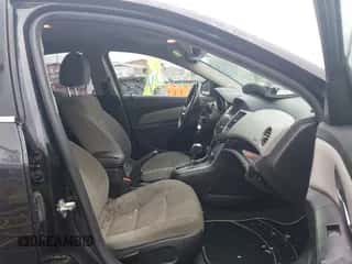 2013 Chevrolet Cruze 1LT z VIN 1G1PC5SBXD7109038, wystawiony jako IAAI lot #43413290 z przebiegiem 105 515 mil mil oraz . Historia ofert i sprzedaży dostępna na DreamBid. Obrazek 5.