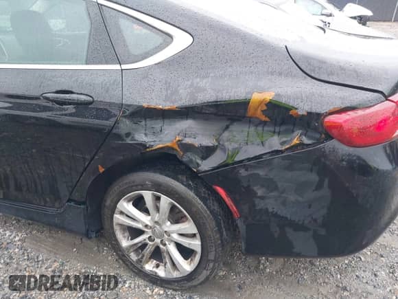 2016 Chrysler 200 Touring z VIN 1C3CCCFBXGN195427, wystawiony jako IAAI lot #38853896 z przebiegiem 109 251 mil mil oraz . Historia ofert i sprzedaży dostępna na DreamBid. Obrazek 6.