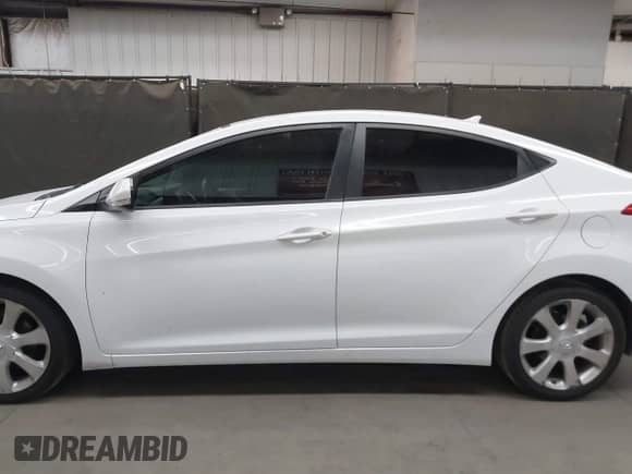 2013 Hyundai Elantra GLS z VIN 5NPDH4AE9DH242449, wystawiony jako IAAI lot #42462702 z przebiegiem 136 420 mil mil oraz . Historia ofert i sprzedaży dostępna na DreamBid. Obrazek 14.