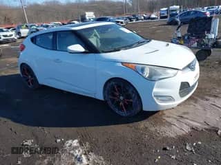 2012 Hyundai Veloster w/Gray Int z VIN KMHTC6AD3CU051669, wystawiony jako IAAI lot #41421833 z przebiegiem 170 000 mil mil oraz . Historia ofert i sprzedaży dostępna na DreamBid. Obrazek 1.