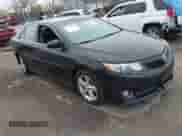 2013 Toyota Camry SE z VIN 4T1BF1FK3DU278021, wystawiony jako IAAI lot #43431903 z przebiegiem Nie podano mil oraz . Historia ofert i sprzedaży dostępna na DreamBid. Obrazek 1.