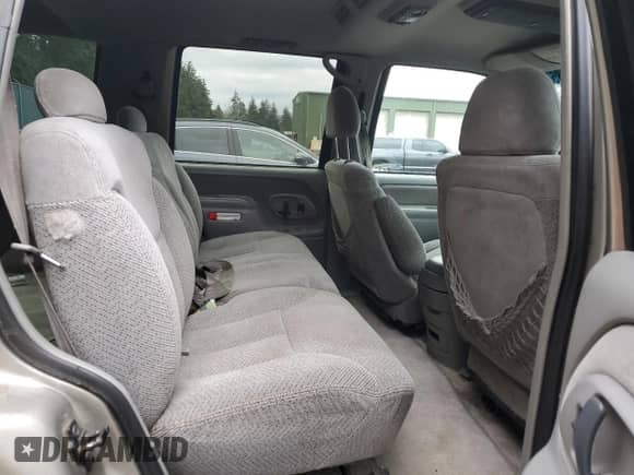 1998 Chevrolet Tahoe z VIN 1GNEK13R8WJ375497, wystawiony jako Copart lot #44629855 z przebiegiem 240 920 mil mil oraz Czysty tytuł • Clean title. Historia ofert i sprzedaży dostępna na DreamBid. Obrazek 11.