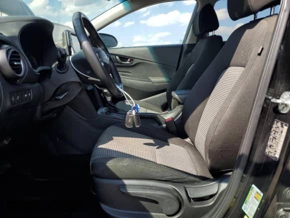 2019 Hyundai Kona SEL z VIN KM8K22AA4KU253710, wystawiony jako Copart lot #68196765 z przebiegiem 82 252 mil mil oraz Szkoda całkowita • Salvage title. Historia ofert i sprzedaży dostępna na DreamBid. Obrazek 7.