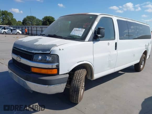 2008 Chevrolet Express Passenger с VIN 1GAHG39K281180455, выставлен на аукционе IAAI как лот 42869133 с пробегом 454 131 миль миль и . История ставок и продаж доступна на DreamBid. Изображение 2.