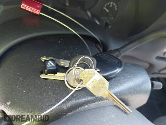 2000 Chevrolet Blazer LS z VIN 1GNCT18W6YK284227, wystawiony jako IAAI lot #42992936 z przebiegiem 155 138 mil mil oraz . Historia ofert i sprzedaży dostępna na DreamBid. Obrazek 11.