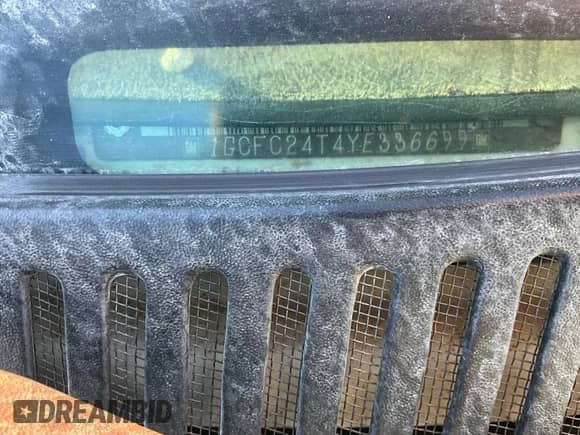 2000 Chevrolet Silverado 2500 с VIN 1GCFC24T4YE336699, выставлен на аукционе IAAI как лот 42294671 с пробегом Не указан миль и . История ставок и продаж доступна на DreamBid. Изображение 1.