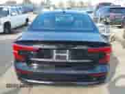 2024 Volvo S60 Plus Black Edition z VIN 7JRL12FH6RG294738, wystawiony jako IAAI lot #41465923 z przebiegiem 15 862 mil mil oraz . Historia ofert i sprzedaży dostępna na DreamBid. Obrazek 16.