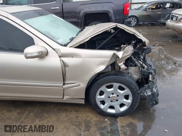 2005 Mercedes-Benz C 320 z VIN WDBRF64J65F576240, wystawiony jako IAAI lot #41446413 z przebiegiem 68 000 mil mil oraz . Historia ofert i sprzedaży dostępna na DreamBid. Obrazek 18.