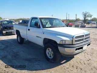 1998 Dodge 1500 z VIN 1B7HF16Y3WS583651, wystawiony jako IAAI lot #41638592 z przebiegiem 83 204 mil mil oraz . Historia ofert i sprzedaży dostępna na DreamBid. Obrazek 1.