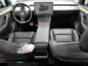 2024 Tesla Model Y с VIN 7SAYGDED6RF018828, выставлен на аукционе Copart как лот 71609855 с пробегом 21 820 миль миль и На запчасти • Non repairable. История ставок и продаж доступна на DreamBid. Изображение 8.