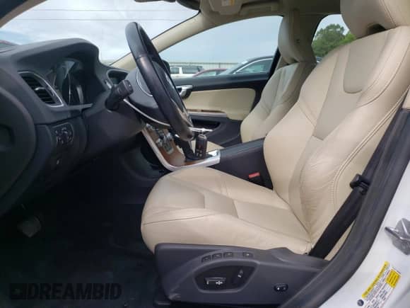 2017 Volvo S60 Inscription Platinum с VIN LYV402TMXHB126229, выставлен на аукционе Copart как лот 80331105 с пробегом 60 234 миль миль и Списание • Salvage title. История ставок и продаж доступна на DreamBid. Изображение 7.