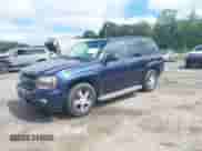 2007 Chevrolet TrailBlazer LS z VIN 1GNDT13S072206310, wystawiony jako IAAI lot #42751306 z przebiegiem 106 298 mil mil oraz . Historia ofert i sprzedaży dostępna na DreamBid. Obrazek 2.