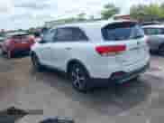 2016 Kia Sorento EX z VIN 5XYPHDA10GG016872, wystawiony jako IAAI lot #42479799 z przebiegiem 153 553 mil mil oraz . Historia ofert i sprzedaży dostępna na DreamBid. Obrazek 3.