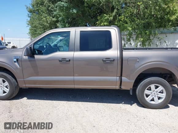 2023 Ford F-150 XL с VIN 1FTEW1C8XPFA61245, выставлен на аукционе IAAI как лот 42692758 с пробегом 50 935 миль миль и . История ставок и продаж доступна на DreamBid. Изображение 14.