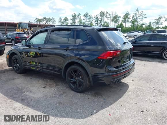 2024 Volkswagen Tiguan SE R-Line Black с VIN 3VVCB7AX9RM199007, выставлен на аукционе IAAI как лот 42670002 с пробегом 11 298 миль миль и . История ставок и продаж доступна на DreamBid. Изображение 3.