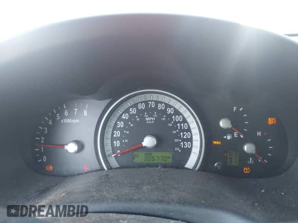 2008 Hyundai Entourage GLS z VIN KNDMC233586047592, wystawiony jako IAAI lot #42541386 z przebiegiem 305 770 mil mil oraz . Historia ofert i sprzedaży dostępna na DreamBid. Obrazek 7.