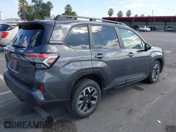 2025 Subaru Forester Premium with VIN JF2SLDDC1SH415605, listed as a IAAI auction lot 43418724 with 21,218 mi miles and . Bid and sale history available at DreamBid. Image 4.