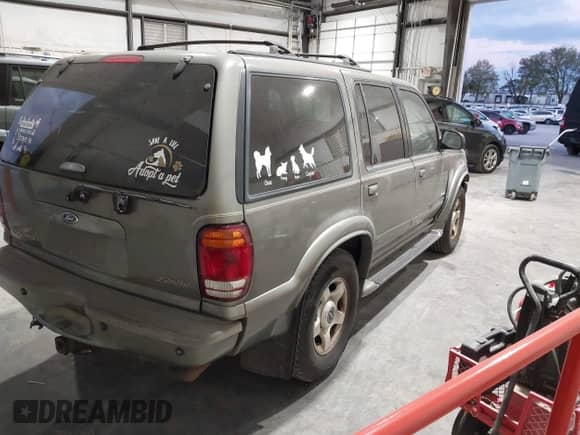 2001 Ford Explorer Limited with VIN 1FMDU75E41ZA85632, listed as a IAAI auction lot 43415870 with 165,854 mi miles and . Bid and sale history available at DreamBid. Image 4.