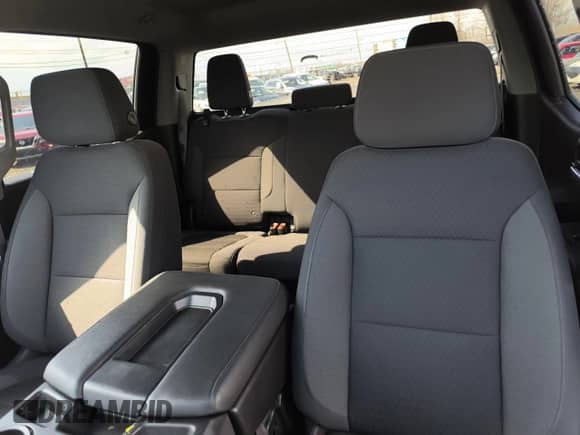 2022 Chevrolet Silverado 1500 Custom Trail Boss z VIN 3GCPYCEKXNG129630, wystawiony jako Copart lot #90658535 z przebiegiem 59 866 mil mil oraz Szkoda całkowita • Salvage title. Historia ofert i sprzedaży dostępna na DreamBid. Obrazek 10.