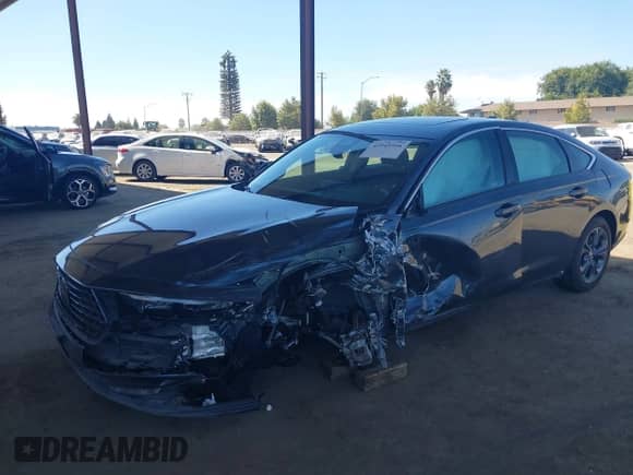 2024 Honda Accord EX z VIN 1HGCY1F37RA031221, wystawiony jako IAAI lot #42945566 z przebiegiem 37 432 mil mil oraz . Historia ofert i sprzedaży dostępna na DreamBid. Obrazek 17.