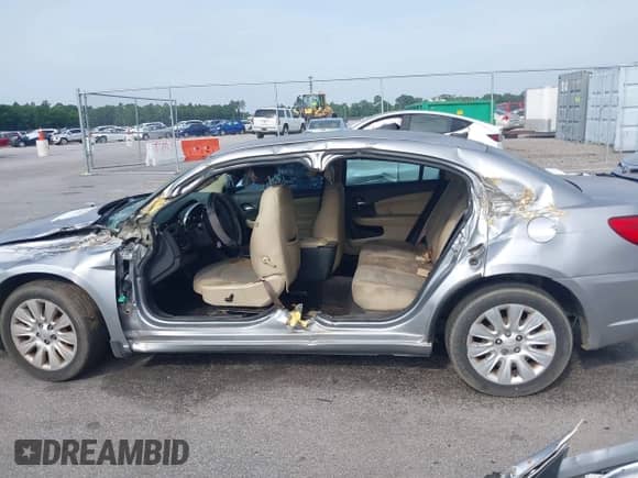 2014 Chrysler 200 LX с VIN 1C3CCBAGXEN150014, выставлен на аукционе IAAI как лот 42259954 с пробегом 273 925 миль миль и . История ставок и продаж доступна на DreamBid. Изображение 15.