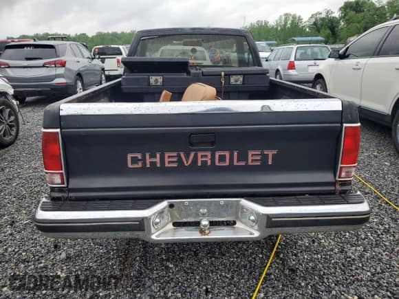1983 Chevrolet S-10 с VIN 1GCCS14B4D2186273, выставлен на аукционе Copart как лот 54218175 с пробегом 424 628 миль миль и Списание • Salvage title. История ставок и продаж доступна на DreamBid. Изображение 6.