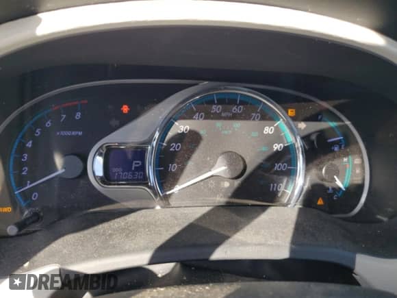 2011 Toyota Sienna XLE z VIN 5TDDK3DC7BS012731, wystawiony jako Copart lot #81952235 z przebiegiem 170 630 mil mil oraz Czysty tytuł • Clean title. Historia ofert i sprzedaży dostępna na DreamBid. Obrazek 9.