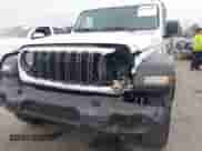 2025 Jeep Wrangler Willys z VIN 1C4PJXDN0SW555394, wystawiony jako IAAI lot #43321086 z przebiegiem 5 204 mil mil oraz . Historia ofert i sprzedaży dostępna na DreamBid. Obrazek 17.