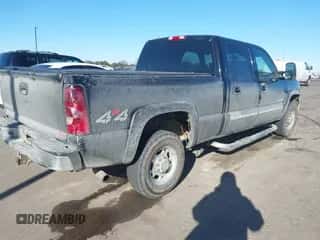 2006 Chevrolet Silverado 1500HD LT2 z VIN 1GCGK13U66F189448, wystawiony jako IAAI lot #41475314 z przebiegiem 259 502 mil mil oraz . Historia ofert i sprzedaży dostępna na DreamBid. Obrazek 4.