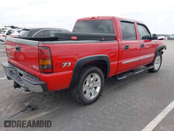 2005 GMC Sierra 1500 SLE с VIN 2GTEK13T251266515, выставлен на аукционе IAAI как лот 43338430 с пробегом 228 454 миль миль и . История ставок и продаж доступна на DreamBid. Изображение 4.