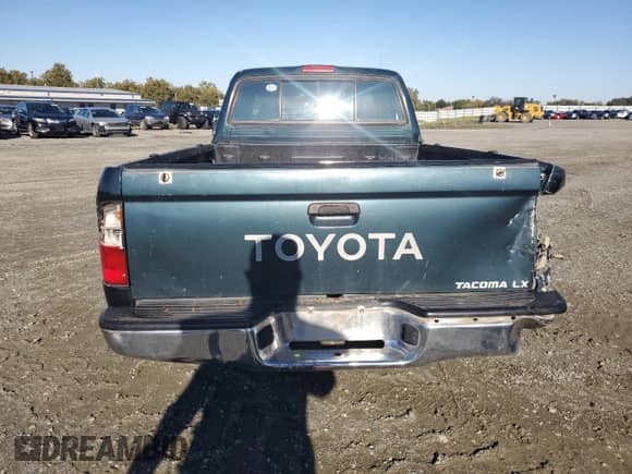 1997 Toyota Tacoma with VIN 4TAVL52N7VZ330736, listed as a Copart auction lot 82432415 with 376,229 mi miles and Salvage title. Bid and sale history available at DreamBid. Image 6.