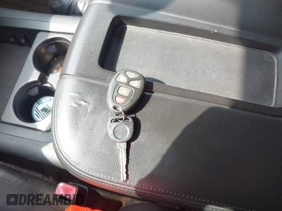 2010 Chevrolet Suburban LT z VIN 1GNUKJE32AR225710, wystawiony jako IAAI lot #42798462 z przebiegiem Nie podano mil oraz . Historia ofert i sprzedaży dostępna na DreamBid. Obrazek 11.