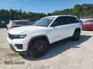 2024 Jeep Grand Cherokee Altitude z VIN 1C4RJGAG5RC261080, wystawiony jako Copart lot #70548745 z przebiegiem 4 769 mil mil oraz Szkoda całkowita • Salvage title. Historia ofert i sprzedaży dostępna na DreamBid. Obrazek 1.