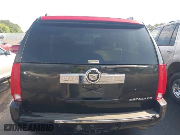 2009 Cadillac Escalade ESV with VIN 1GYFK26279R270175, listed as a IAAI auction lot 42349456 with 189,172 mi miles and . Bid and sale history available at DreamBid. Image 16.