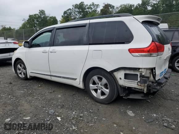 2013 Toyota Sienna XLE AAS z VIN 5TDYK3DC5DS332425, wystawiony jako Copart lot #84026495 z przebiegiem 98 144 mil mil oraz Szkoda całkowita • Salvage title. Historia ofert i sprzedaży dostępna na DreamBid. Obrazek 2.