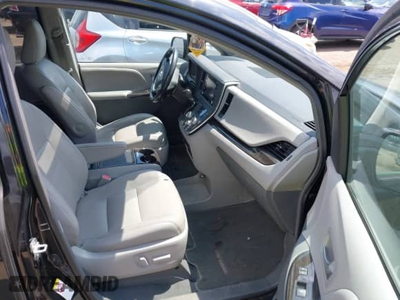 2019 Toyota Sienna XLE Auto Access Seat with VIN 5TDYZ3DC6KS005878, listed as a IAAI auction lot 42760886 with 79,914 mi miles and . Bid and sale history available at DreamBid. Image 5.