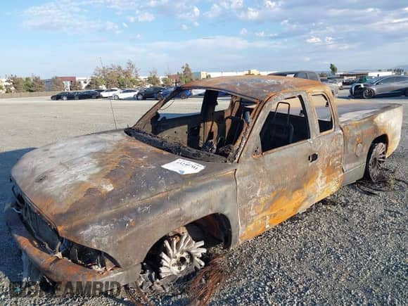 2000 Dodge Dakota Sport with VIN 1B7GL22Z9YS579910, listed as a IAAI auction lot 43230701 with Not provided miles and . Bid and sale history available at DreamBid. Image 6.