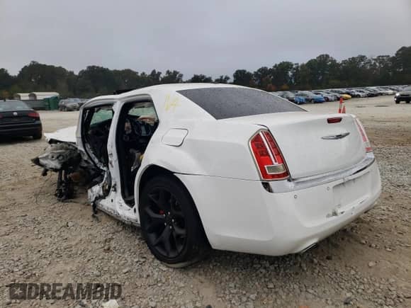 2014 Chrysler 300 C с VIN 2C3CCAET3EH105068, выставлен на аукционе Copart как лот 67940365 с пробегом Не указан миль и На запчасти • Non repairable. История ставок и продаж доступна на DreamBid. Изображение 3.