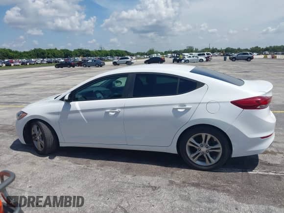 2018 Hyundai Elantra SE z VIN 5NPD74LF7JH276152, wystawiony jako IAAI lot #42682791 z przebiegiem 65 644 mil mil oraz . Historia ofert i sprzedaży dostępna na DreamBid. Obrazek 14.