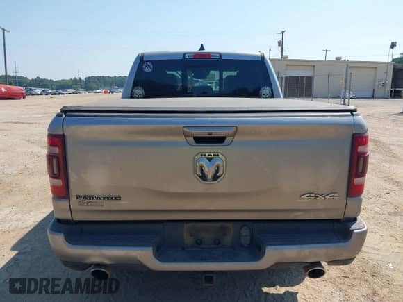 2022 Ram 1500 Laramie z VIN 1C6SRFJT0NN362552, wystawiony jako IAAI lot #43220035 z przebiegiem 50 088 mil mil oraz . Historia ofert i sprzedaży dostępna na DreamBid. Obrazek 16.