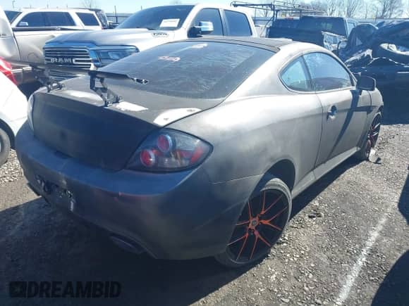 2007 Hyundai Tiburon GT с VIN KMHHN66F97U235966, выставлен на аукционе IAAI как лот 41560704 с пробегом 255 041 миль миль и . История ставок и продаж доступна на DreamBid. Изображение 4.