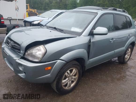 2008 Hyundai Tucson SE with VIN KM8JN72D58U909608, listed as a IAAI auction lot 42977425 with 131,147 mi miles and . Bid and sale history available at DreamBid. Image 2.