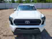 2024 Toyota Tacoma SR5 с VIN 3TYLB5JN6RT040080, выставлен на аукционе Copart как лот 63592565 с пробегом 7 596 миль миль и Списание • Salvage title. История ставок и продаж доступна на DreamBid. Изображение 5.