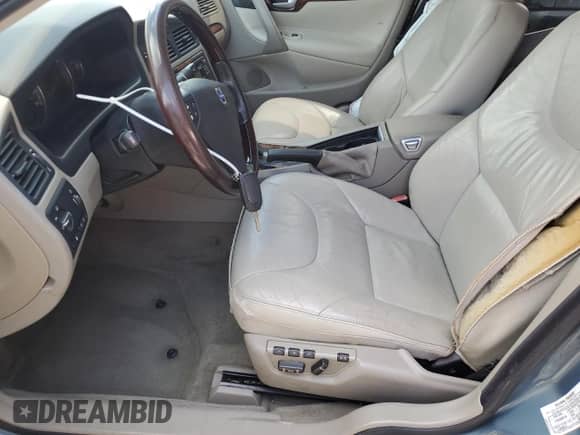 2005 Volvo S60 с VIN YV1RS592752474469, выставлен на аукционе Copart как лот 70924455 с пробегом 124 230 миль миль и Списание • Salvage title. История ставок и продаж доступна на DreamBid. Изображение 7.