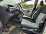 2015 Toyota Prius One z VIN JTDKDTB35F1107005, wystawiony jako Copart lot #69745555 z przebiegiem 81 316 mil mil oraz Szkoda całkowita • Salvage title. Historia ofert i sprzedaży dostępna na DreamBid. Obrazek 7.