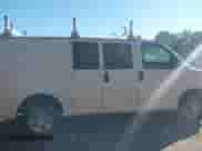 2021 Chevrolet Express Cargo z VIN 1GCWGAFP5M1214918, wystawiony jako IAAI lot #43456666 z przebiegiem 113 515 mil mil oraz . Historia ofert i sprzedaży dostępna na DreamBid. Obrazek 13.