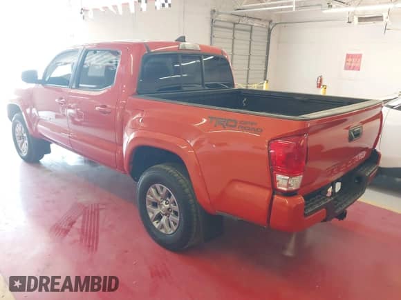 2017 Toyota Tacoma SR5 z VIN 3TMAZ5CN4HM037804, wystawiony jako IAAI lot #43407058 z przebiegiem 119 886 mil mil oraz . Historia ofert i sprzedaży dostępna na DreamBid. Obrazek 3.